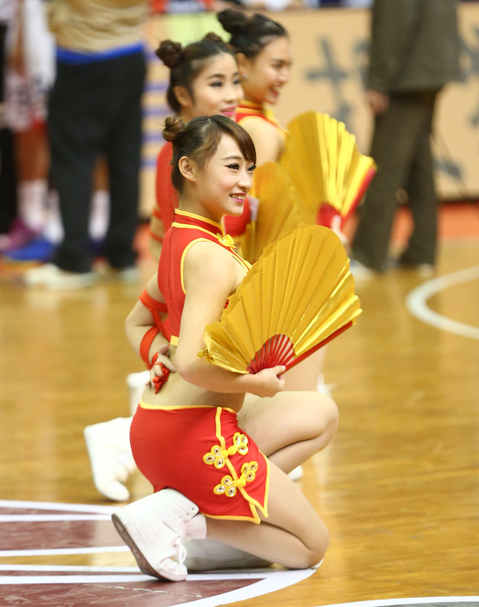 海星直播-关于穆古鲁扎回归赛场，赛事规则更新首场状态亮眼，美国队观众沸腾！的信息